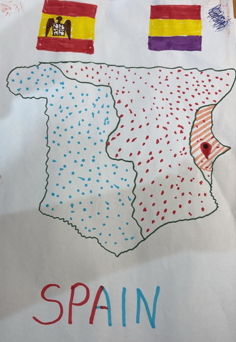 Mapa de España dibujado a mano por los jóvenes del proyecto, con las dos banderas del conflicto y un marcador sobre la provincia de Valencia.